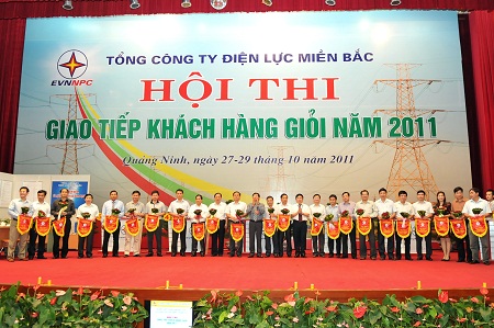 Hội thi giao tiếp khách hàng giỏi EVN NPC năm 2011: Sân chơi sôi động, thiết thực và bổ ích 